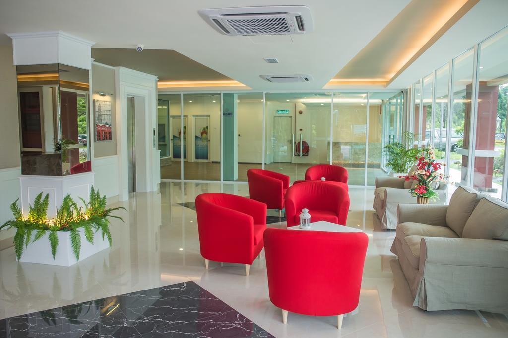 Qlassic Hotel Sepang Exterior foto