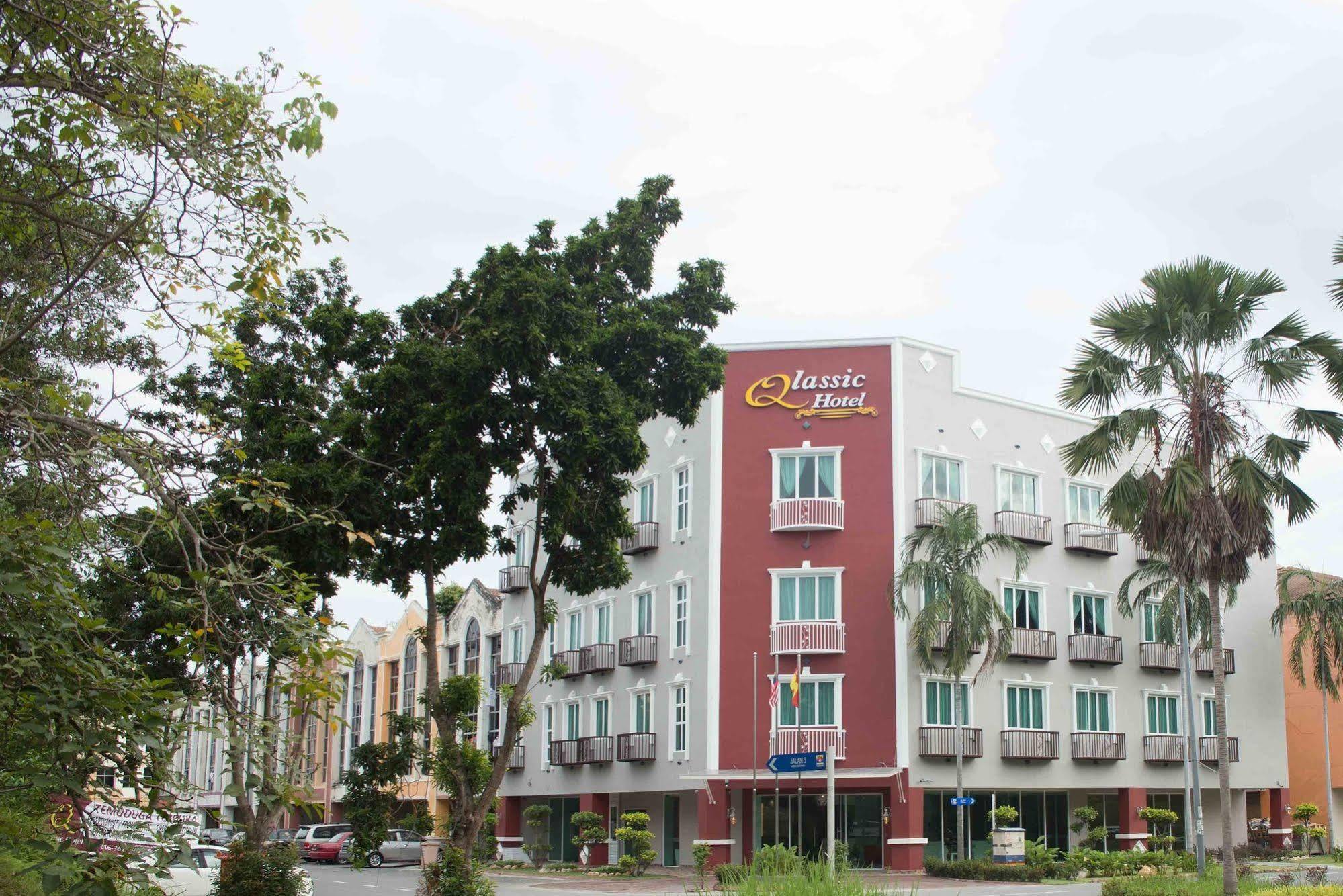 Qlassic Hotel Sepang Exterior foto