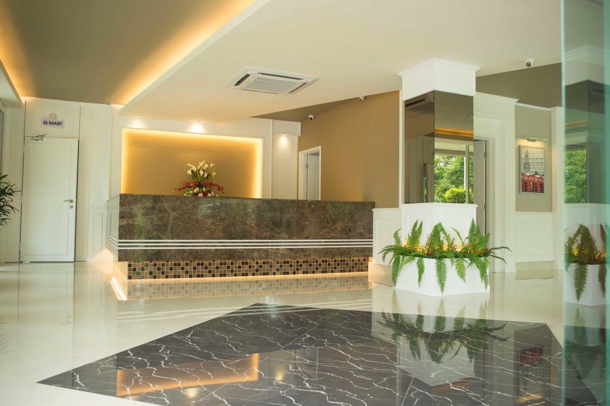 Qlassic Hotel Sepang Exterior foto